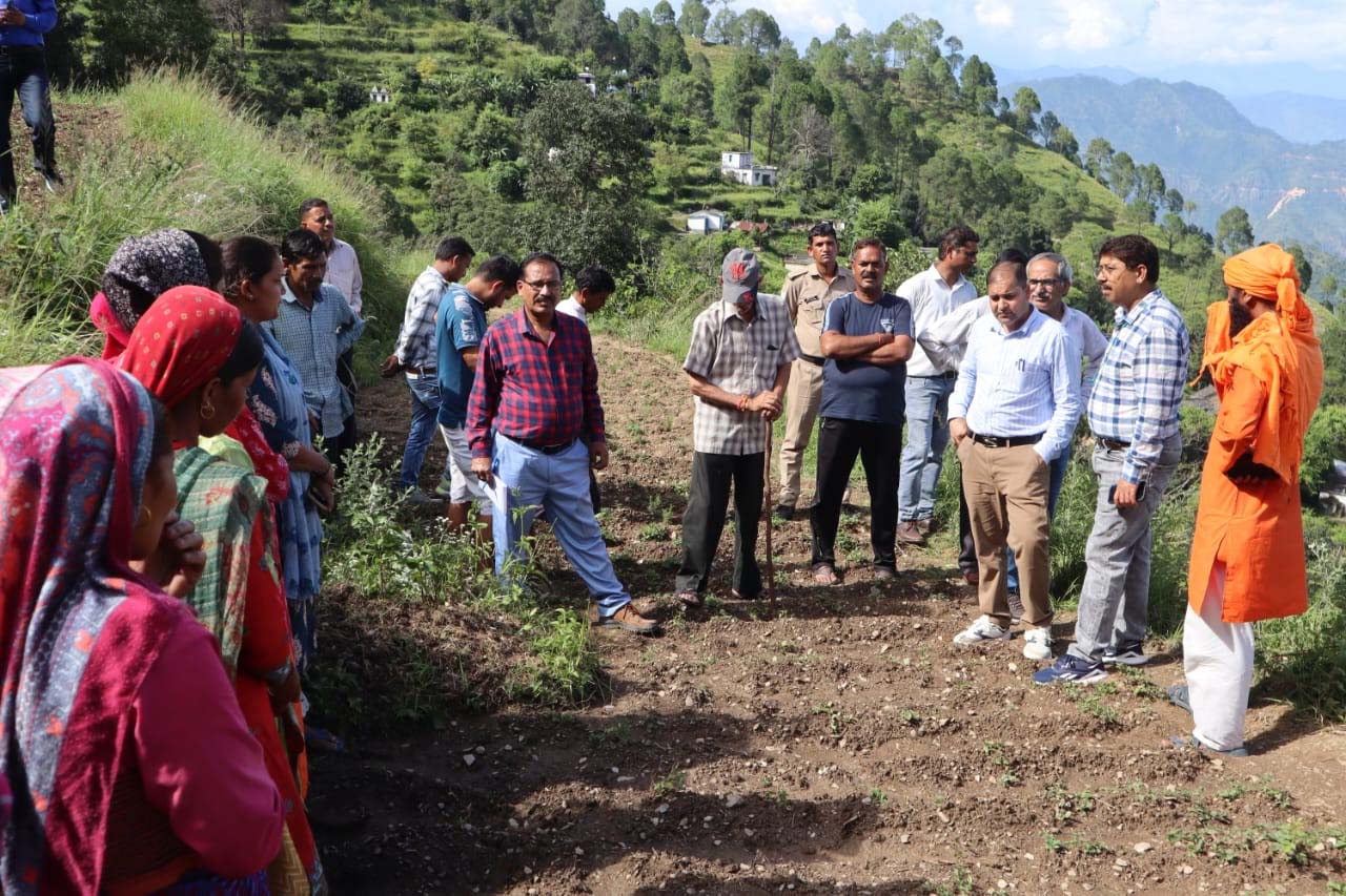 महिलाओं एवं ग्रामीणों द्वारा किए जा रहे औषधीय पौधों की खेती के संबंध में संबंधित संस्था के माध्यम से उचित प्रशिक्षण उपलब्ध कराया जाए