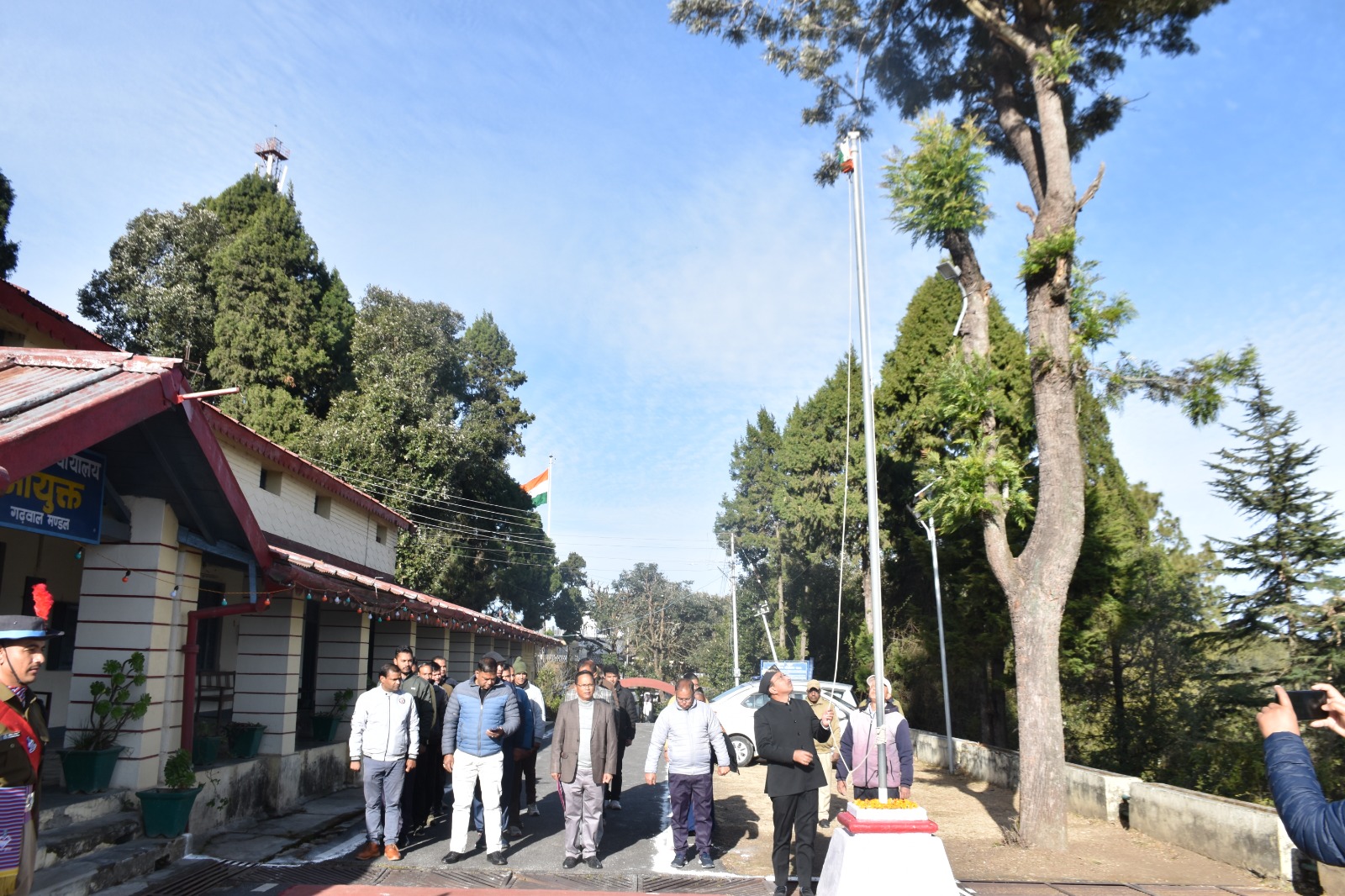 आयुक्त कार्यालय में अपर आयुक्त ने किया ध्वजारोहण