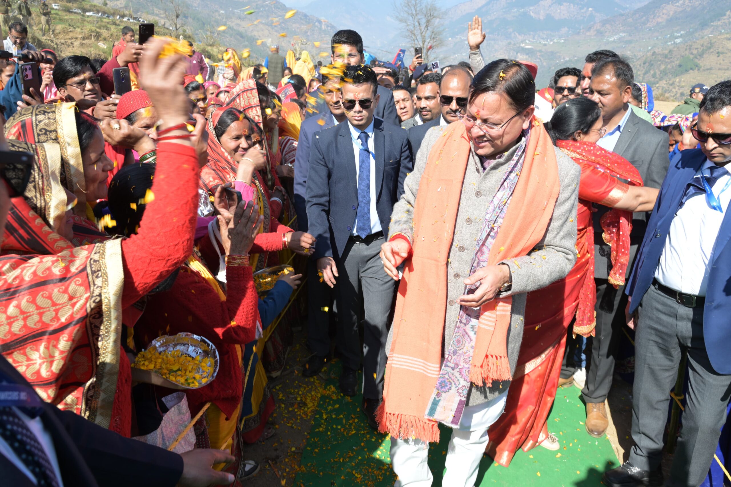 बीरों देवल में आयोजित मां चंडिका महावन्याथ देवरा यात्रा में मुख्यमंत्री पुष्कर सिंह धामी हुए शामिल