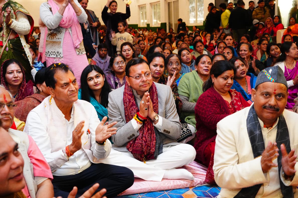 मुख्यमंत्री श्री पुष्कर सिंह धामी ने डोईवाला में विधायक श्री प्रेमचंद अग्रवाल द्वारा आयोजित श्रीमद् भागवत कथा कार्यक्रम में सम्मिलित हुए